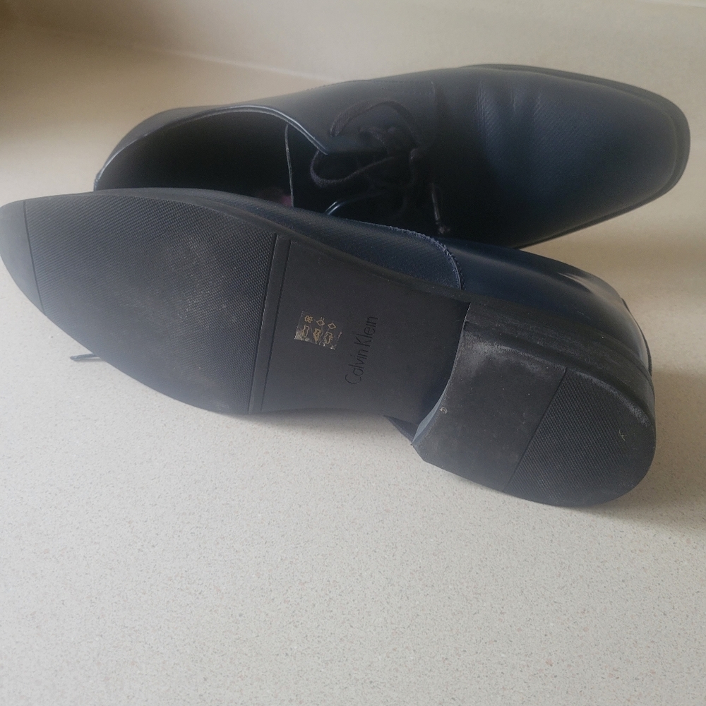Shoe - Picture 2 of 4